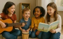 Niños divirtiéndose con instrumentos musicales