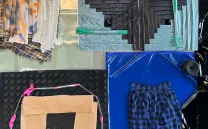 Diferentes texturas, telas plásticos etcétera