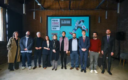 Foto de familia con una proyección de fondo